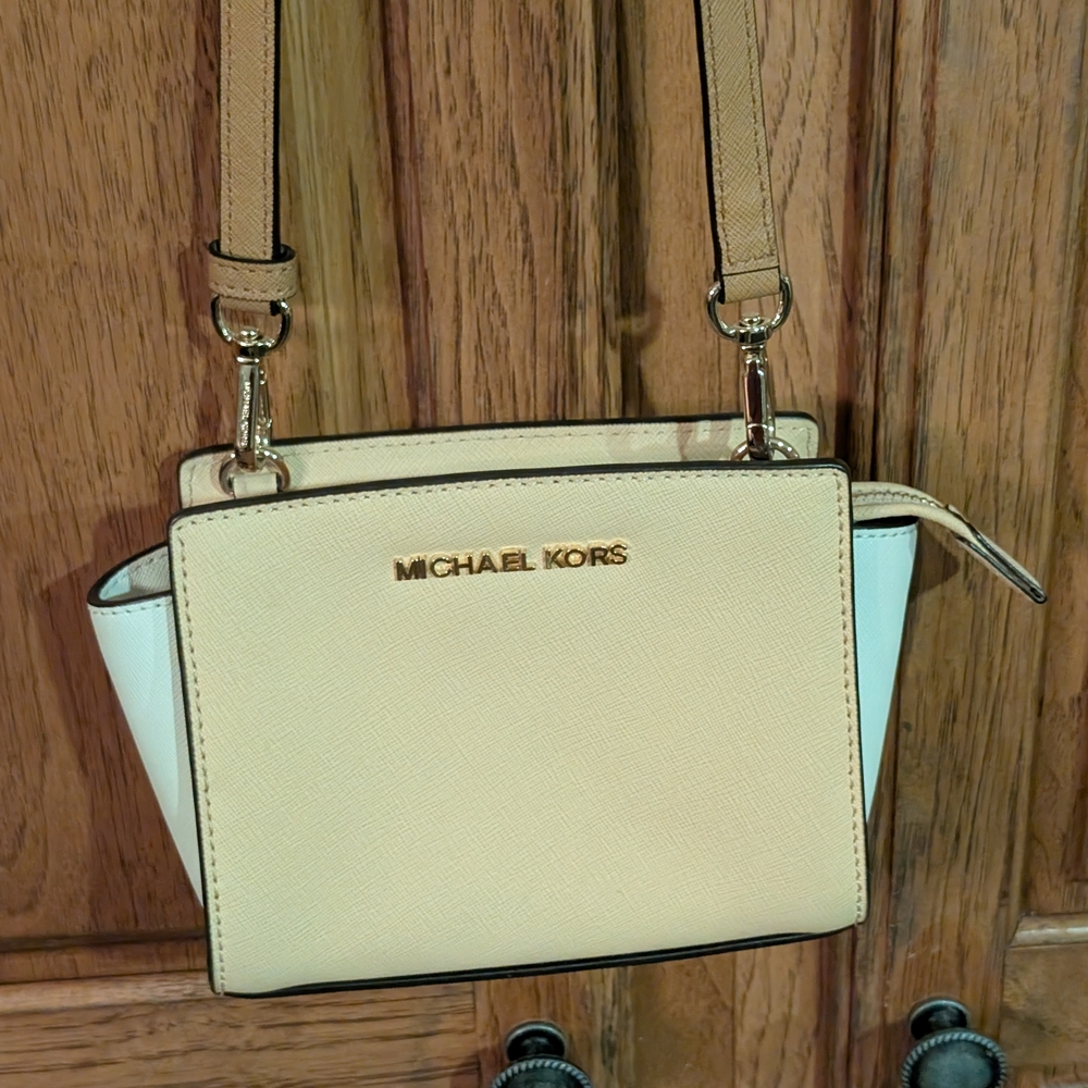 Michael Kors Tan and White Selma mini Crossbody Bag - Picture 3 of 7
